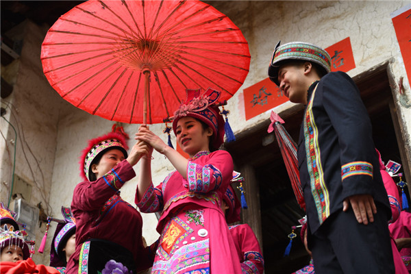 绚丽的仫佬族传统婚俗--仫佬人结婚的范围，不仅仅限于本民族，与周围的汉壮等族均可通婚。