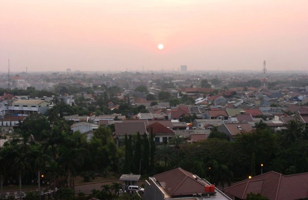 印尼奇葩村规--印度尼西亚西爪哇省普哇加达地区管辖的１９３个村庄中，７０％的村庄都表示支持，并且制定了具体落实办法。