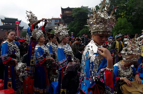 苗族的风俗习惯：湘西苗族的服饰